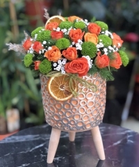 Ayaklı Vazoda Kır Çiçek